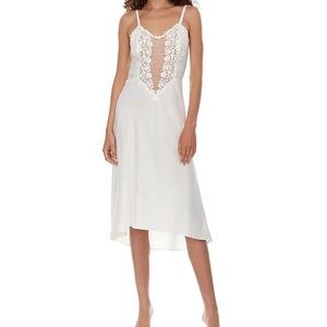 Flora Nikrooz showstopper slip charmeuse